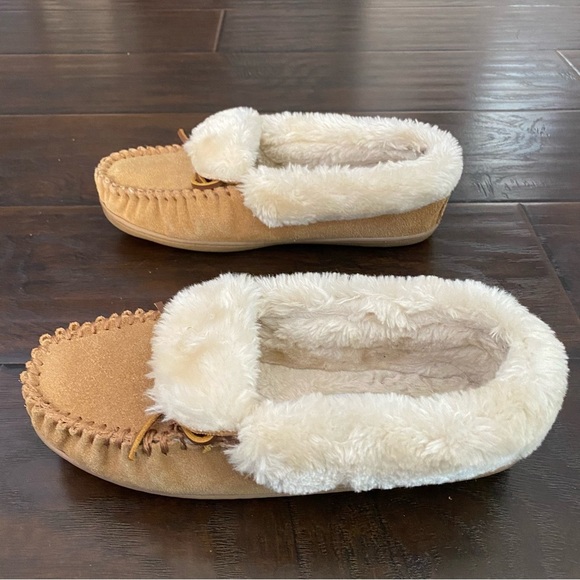 Minnetonka Women's Tabby Folded Trapper Brown Furry Lining Slipper Size 7 - Picture 4 of 8